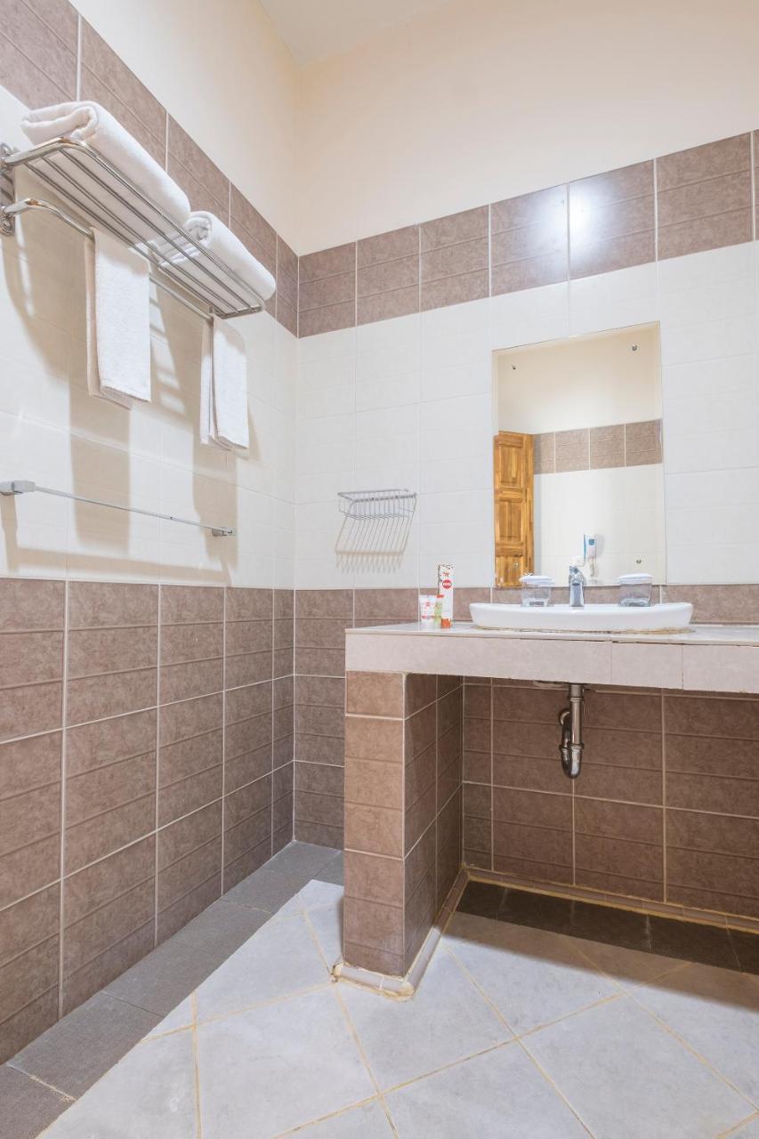 נקסר Oyo 424 Asia Hotel מראה חיצוני תמונה